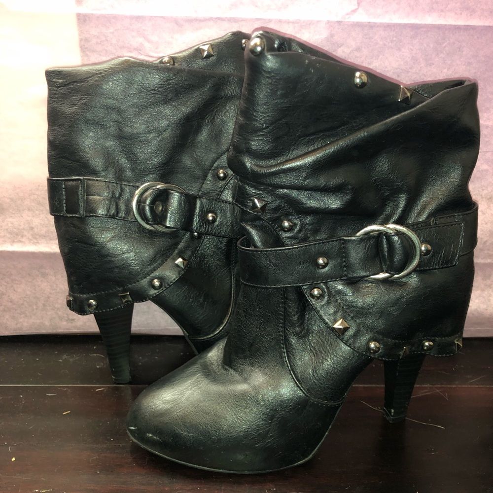 BKE Buckle studded heal boots
